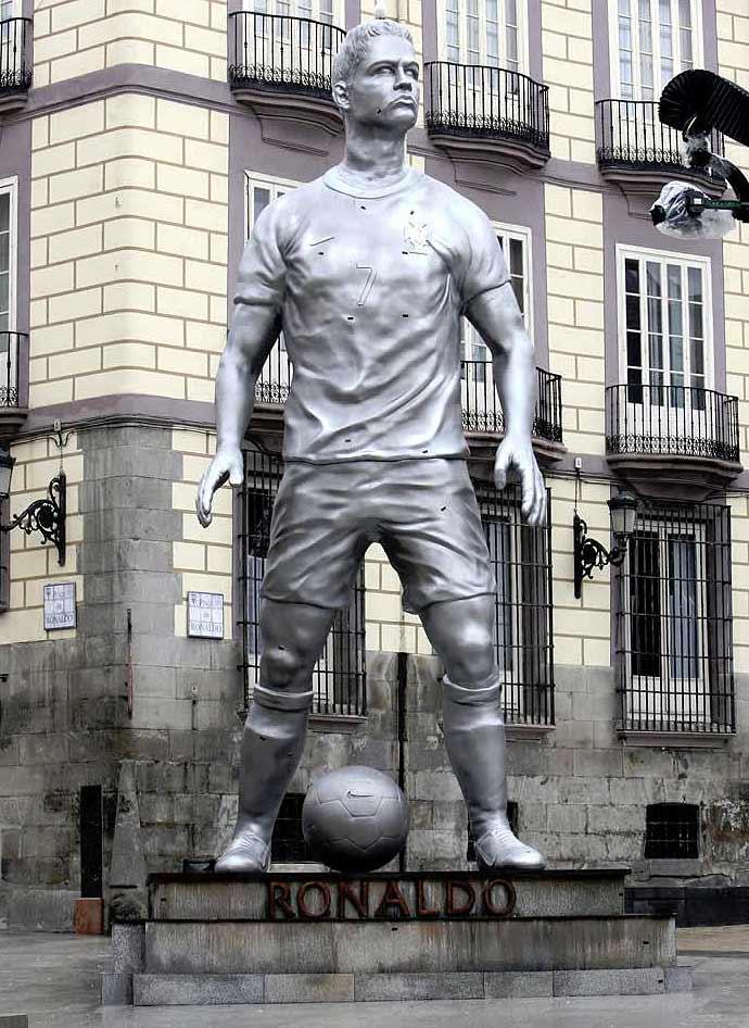 statues-cristiano-ronaldo-sport-business