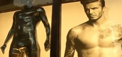 La statue de David Beckham en bronze... et en slip
