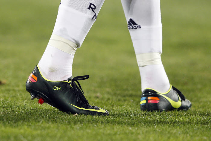 chaussures portées par Cristiano Ronaldo le 26 août 2012. Photo: @Iconsport