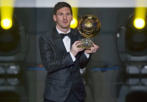Lionel Messi et son costume à la cérémonie du Ballon d'Or - @Icon Sport
