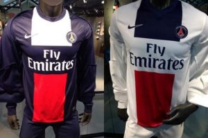 A gauche le nouveau maillot domicile du PSG ; à droite, celui que les Parisiens devraient porter à l'extérieur.