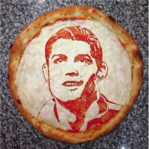 La pizza à l'effigie de Cristiano Ronaldo.