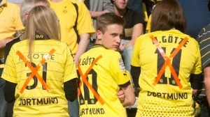Les fans qui barrent le nom de Götze sur leurs maillots ont donné des idées à Puma.