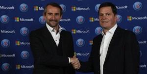 Jean-Claude Blanc (Directeur Général Délégué du Paris Saint-Germain) et Alain Crozier (Directeur Général de Microsoft France) ont scellé le partenariat.