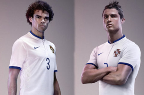 Pepe et Cristiano Ronaldo avec le maillot extérieur du Portugal au Mondial 2014.
