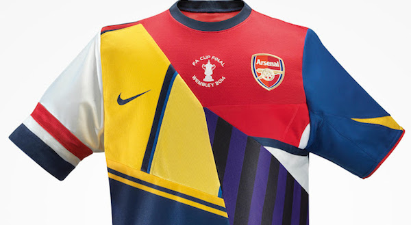 Pour célébrer les 20 ans d'union avec le club et sa victoire en FA Cup, Nike a fabriqué un maillot spécial pour le club d'Arsenal.