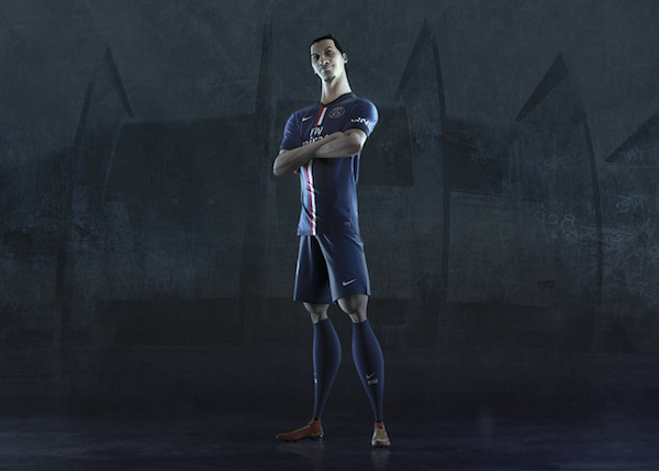Zlatan Ibrahimovic avezc le nouveau maillot du PSG, saison 2014-2015 - @Nike