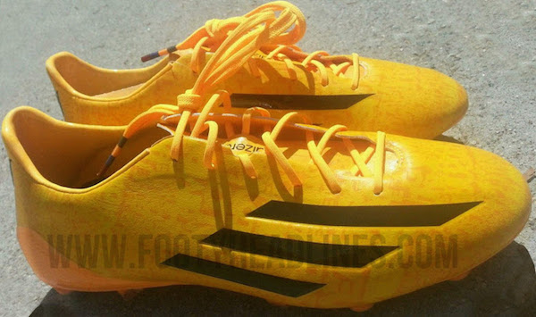 Voici les chaussures que portera Lionel Messi pour la reprise de la saison - @Footy Headlines