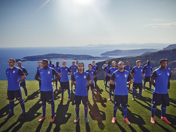 L'AS Monaco jouera en bleu à l'extérieur en 2014-2015. Comme un rappel à la mer qui borde le Rocher monégasque - @ASMonaco