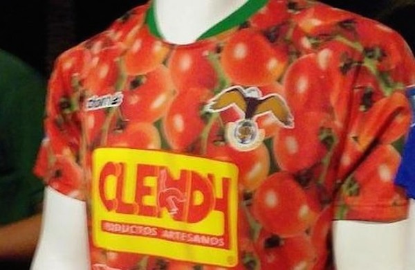 En Espagne, le Sporting Aguileño jouera cette saison avec un maillot tomate.