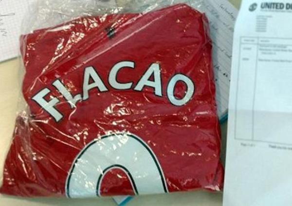 Un supporter de Manchester united a reçu son maillot avec une faute d'orthographe. Ce n'est pas une première pour les Mancuniens.