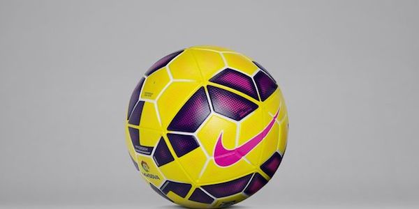 A l'occasion du Clasico, le Real Madrid et le FC Barcelone étrenneront le ballon "hiver" de Nike. - @Nike