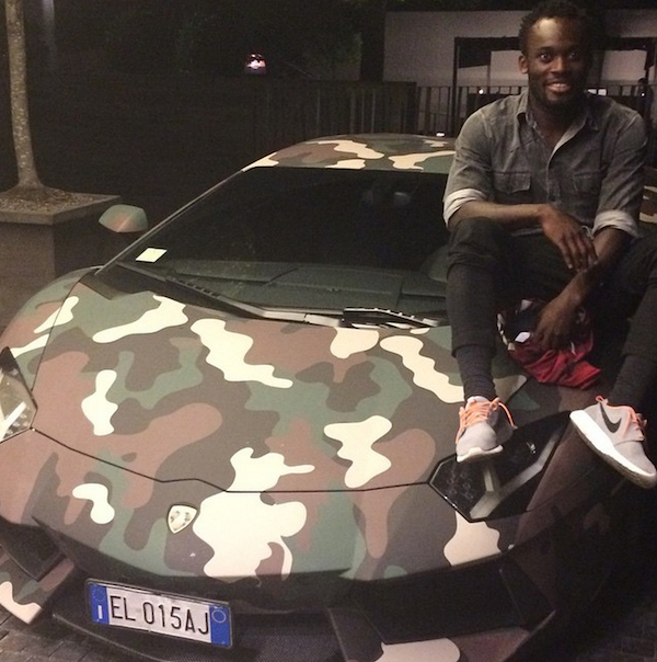 Sur son compte Instagram, Michael Essien n'a pas résisté à l'envie de montrer la Lamborghini camouflage de son pote Sulley Muntari - @Instagram