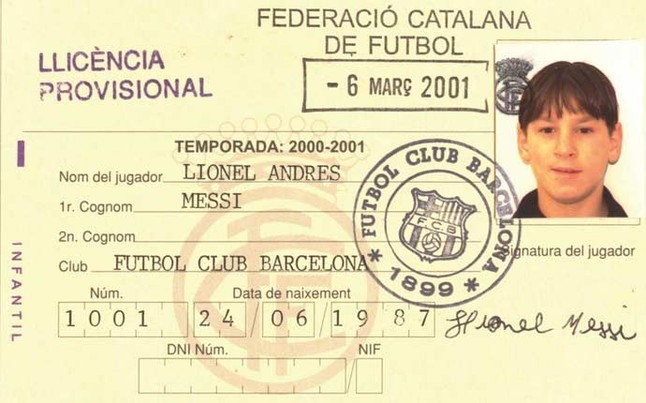 La toute première licence de Messi au FC Barcelone signée en 2001.