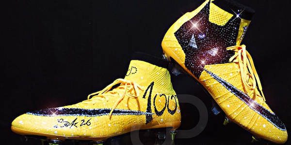 Bakary Sako portera des chaussures en cristaux pour célébrer son 100e match chez les pros. - @Instagram