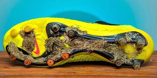 Mario Götze vend, en l'état, la chaussure avec laquelle il a marqué en finale de la coupe du monde 2014. - @Twitter