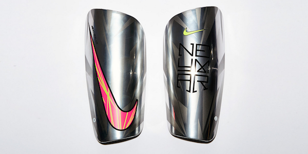 Pour accompagner les chaussures Liquid Diamond de Neymar, Nike a créé des protège-tibias. 