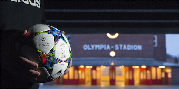 Adidas a lancé un nouveau ballon pour la deuxième phase de la Ligue des champions 2015. - @Adidas