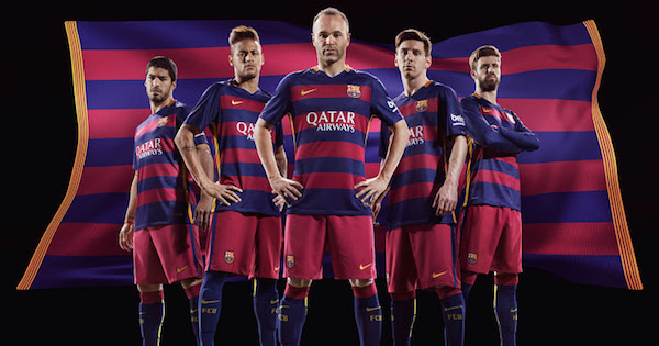 Voici le maillot domicile que porteront les joueurs du FC Barcelone en 2015-2016. - @FCBarcelone