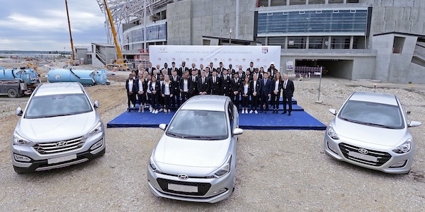 Hyundai a mis en scène la cérémonie de remis des clés aux joueurs de l'OL. - @Hyundai
