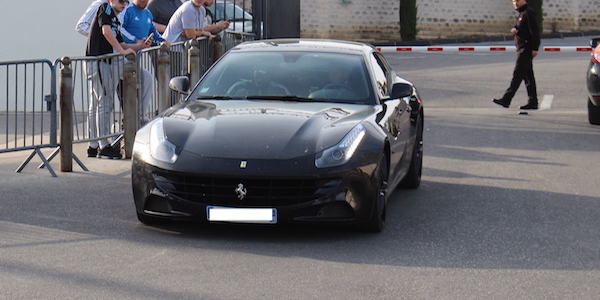 Une Ferrari noire pour Florian Thauvin . - @Yvan Camboulives/Sportune