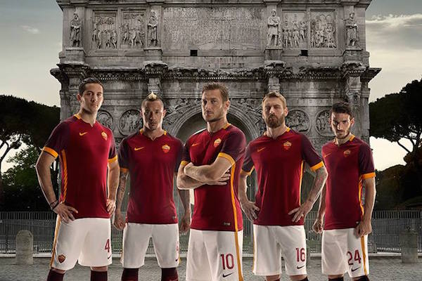 Nike et l'AS Rome ont présenté le maillot domicile pour la saison 2014-2015 - @Nike