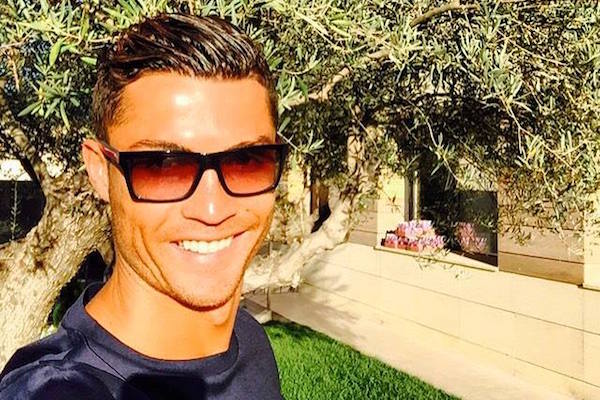 Aux Etats-Unis, l'ONG DoSomething considère Cristiano Ronaldo comme le sportif le plus généreux de la planète. - @Facebook
