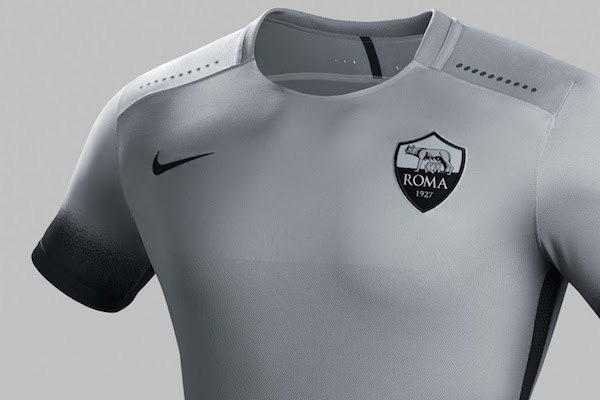 L'AS Roma portera ce maillot third, demain mardi en Ligue des champions. - @Nike