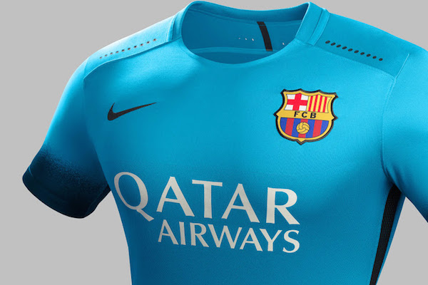 A la veille de son entrée en Ligue des champions, le FC Barcelone a dévoilé son nouveau maillot third 2015-2016. - @Nike