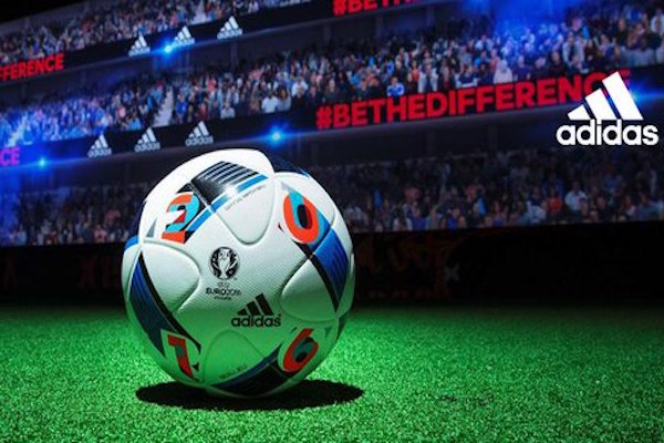 adidas a dévoilé le ballon officiel de l'Euro 2016 de football en France. - @adidas