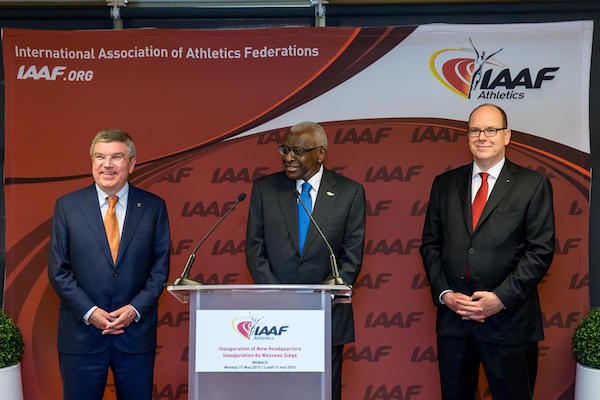 Tout sourire à la tribune, au mois de mai dernier à Monaco, l'ex-président de l'IAAF Lamine Diack est aujourd'hui au coeur d'un énorme scandale. - @Facebook