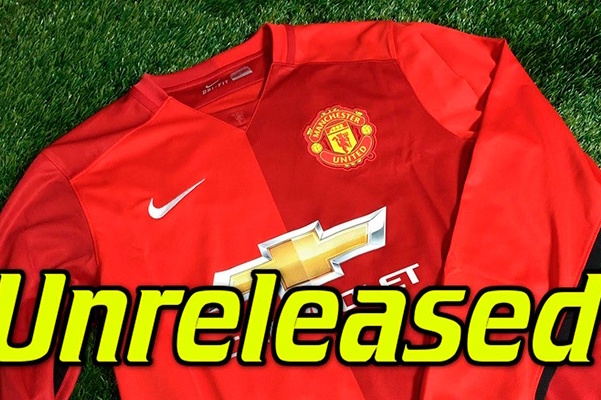 Ce maillot serait celui que Nike avait imaginé pour Manchester United 2015-2016. Avant de se faire chiper le contrat par adidas. - @SoccerReviewsForYou