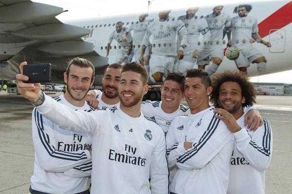 Cristiano Ronaldo, Gareth Bale, Marcelo, James Rodriguez et le Français Karim Benzema sont à l'honneur sur l'A380 de la compagnie Fly Emirates dédié au Real Madrid. - @RealMadrid