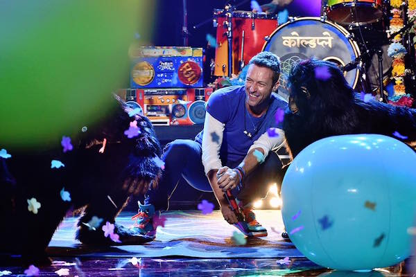 Cette année, c'est le groupe Coldplay qui animera le show à la mi-temps du Super Bowl 2016. - @Facebook