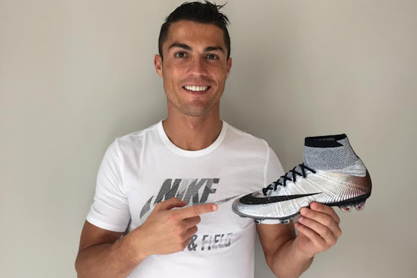 Ces chaussures célébrant les 500 buts an carrière de Cristiano Ronaldo sont à vendre 330 euros. - @DR