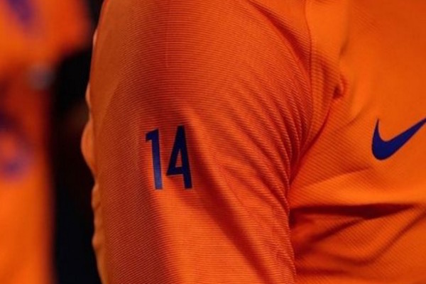 Comme sur le maillot des Pays-Bas face à la France, hommage sera rendu à Johan Cruyff sur celui du Barça. - @DR