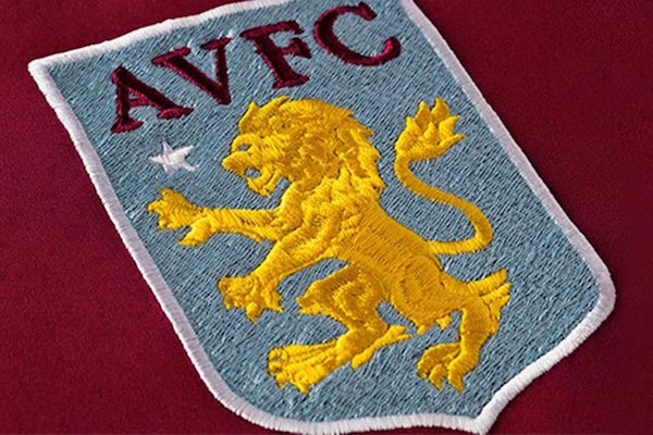 Un lion plus grand et un typographie différente pour le nouveau logo à 100.000 euros d'Aston Villa. 