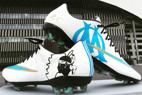 C'est avec ces chaussures spéciales que Rémy Cabella disputera sa finale de la Coupe de France 2016. - @Instagram