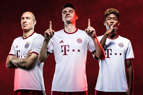 Blanc pour la couleur dominante, le nouveau maillot third du Bayern Munich. - @DR