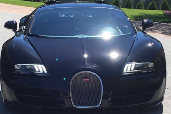 La Bugatti Veyron de Cristiano Ronaldo n'est pas que chère à l'achat. L'entretenir coûte aussi une blinde ! - @Instagram