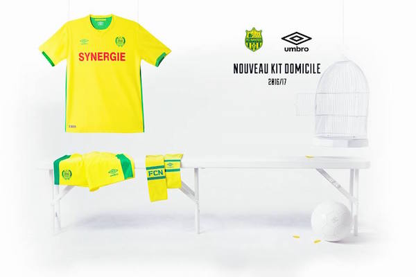 Après le modèle extérieur dévoilé il y a quelques jours, voilà le maillot domicile 2016-2017 du FC Nantes. - @DR