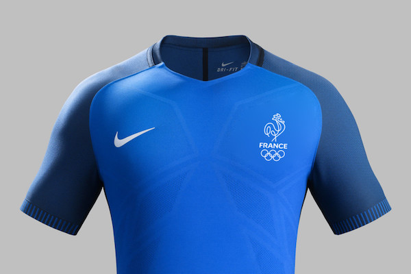 C'est ce maillot que les filles de l'équipe de France porteront aux JO 2016. - @FootPack