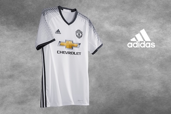 adidas a officialisé le maillot third de Manchester United. - @DR