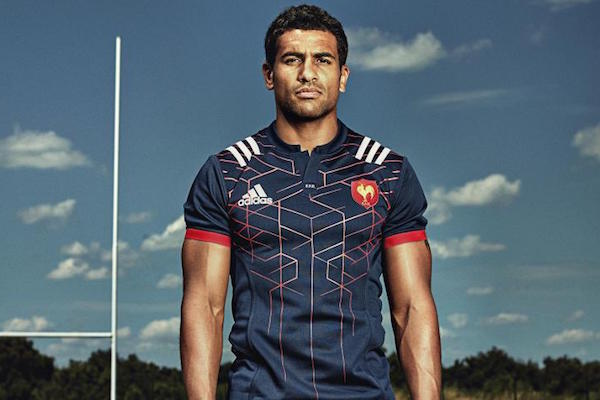 Welsey Fofana et l'un des ambassadeurs du noueau maillot domicile 2016 de l'équipe de France de rugby.
