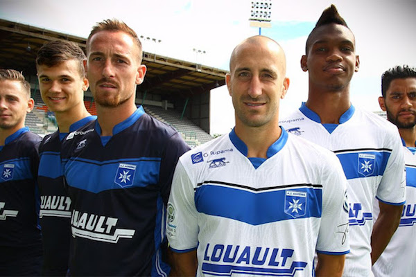 Les voilà, enfin, les nouveaux maillots comicile et extérieur de l'AJ Auxerre. 