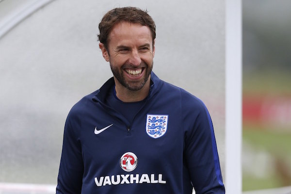 Gareth Southgate va diriger l'Angleterre pour les quatre prochains matchs. Une mission plutôt bien payée... - @Twitter