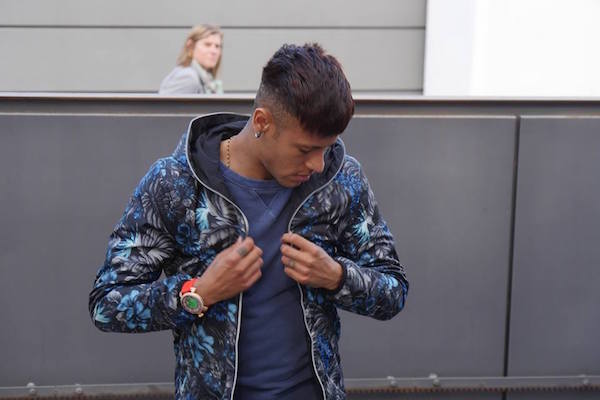 Neymar est un aimant à sponsor qui a plus d'un tour dans son sac. - @Facebook