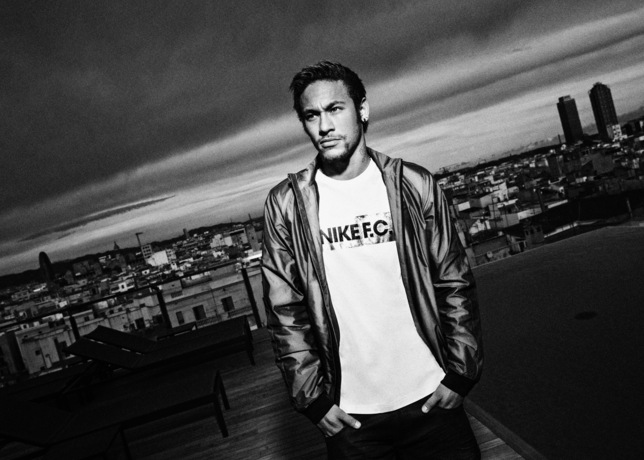 Neymar se serait lié à Nike jusqu'en 2021. - @Nike