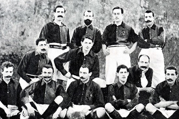 Il y a 117 ans, la couleur n'existait pas sur les images. Mais les maillots du Barça étaient déjà blaugrana.