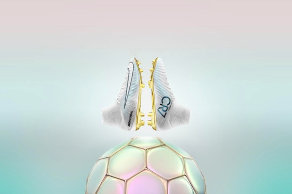 Nike a profité du buzz médiatique de la victoire de Cristiano Ronaldo au Ballon d'Or 2016 pour lancer une chaussure exclusive.